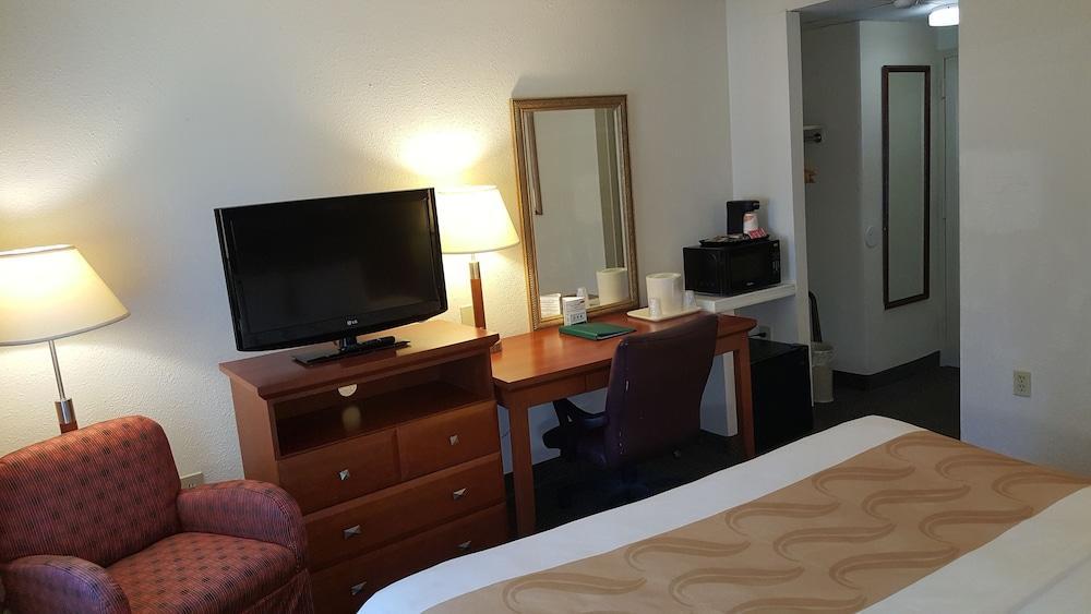 Quality & Conference Center Hotel 3*