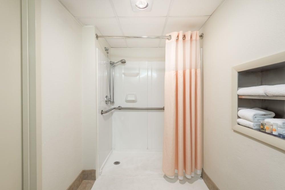 Hotel Quality & Conference Center